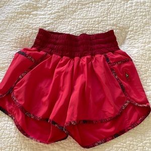 LULU size 4 pink short.